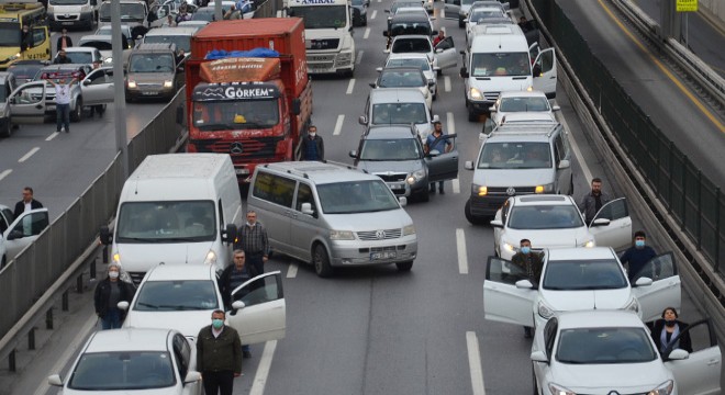 Saat 09.05 te trafik durdu, duygulanan kadın ağladı