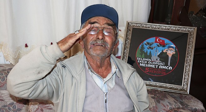 Sabah akşam selamladığı askerlerden 'arma' jesti