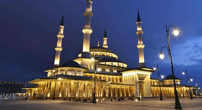 Sadece Millet Camii nde cuma namazı kılınacak