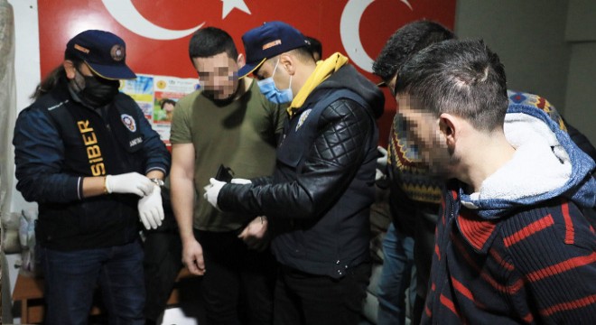 Şafak operasyonunda polisi gören şüpheli: Hoş geldiniz