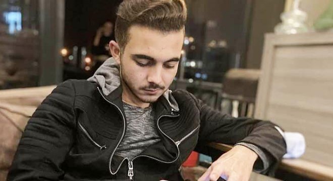 Sağlık çalışanı devrilen otomobilinde hayatını kaybetti