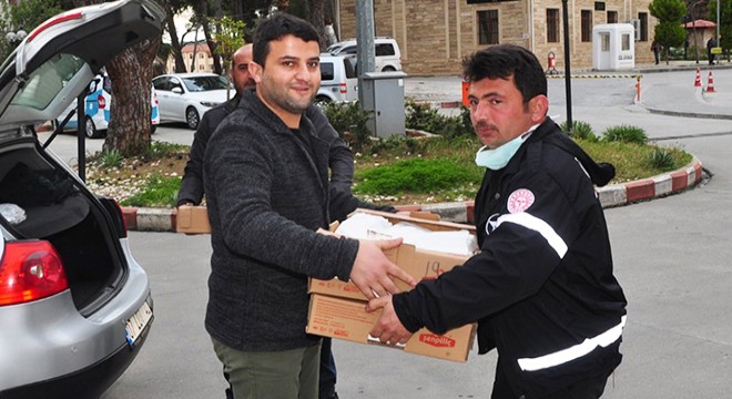 Sağlık çalışanlarına pide ikram edildi