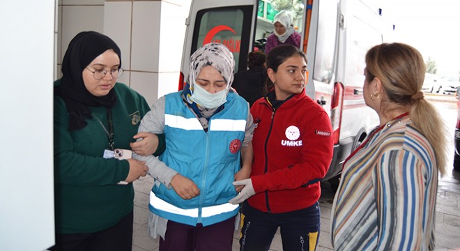 Sağlık görevlileri, hastaya giderken kaza yaptı: 3 yaralı