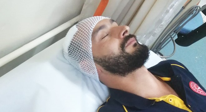 Sağlık görevlisine perde demiriyle saldırı