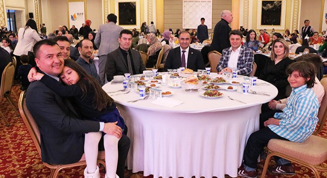 Sağlık çalışanları iftarda bir araya geldi