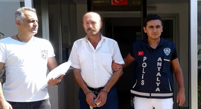 Sahte altın zincir satmaya çalışırken yakalandı