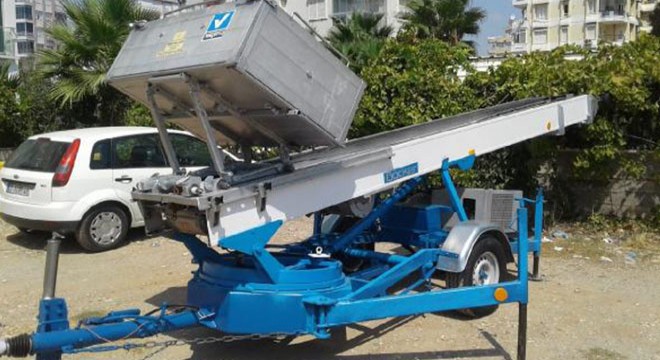 Sahte çekle aldıkları vinci satmaya çalıştılar