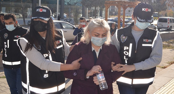 Sahte doçente ilk duruşmada hapis ve tahliye
