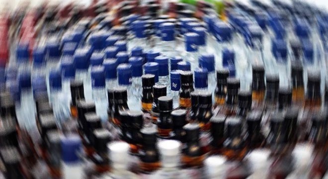 Sahte içkiyi satamadan yakalandı