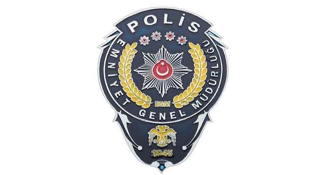 Sahte polis rozetiyle hırsızlık yapan 2 kişi yakalandı