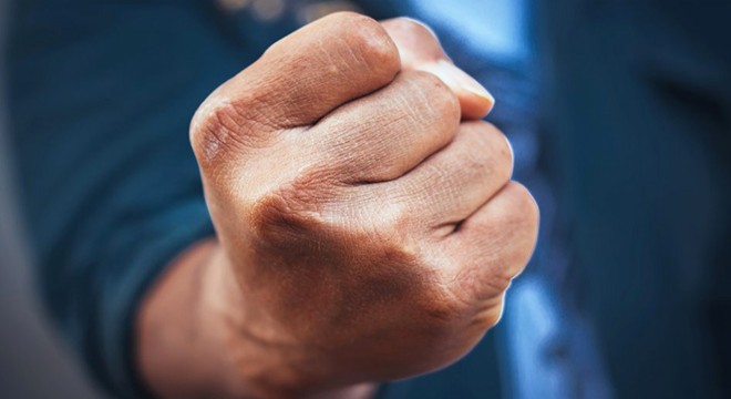 Şaka yaptığı arkadaşının yumruklarıyla bilinci kapandı