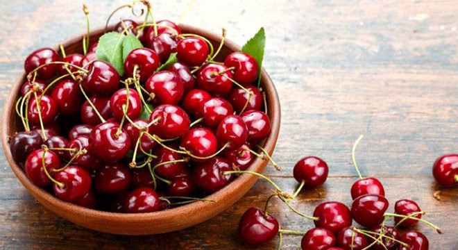 Sakin şehir Uzundere'de kiraz mevsimi