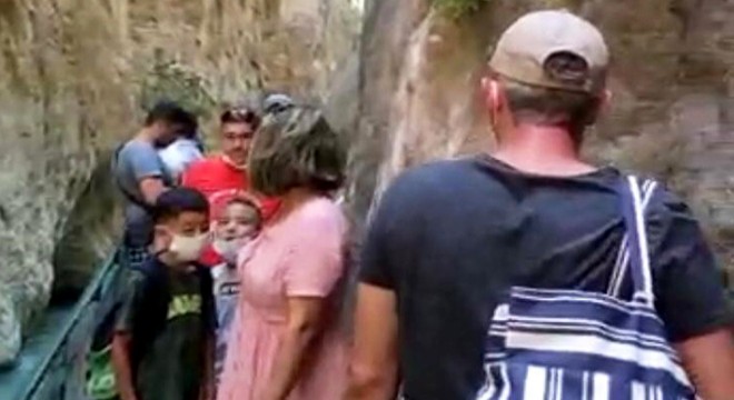 Saklıkent Kanyonu'nda sosyal mesafe unutuldu