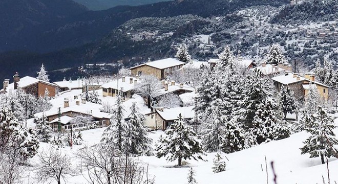 Saklıkent'te kar kalınğı 15 santimetreye ulaştı
