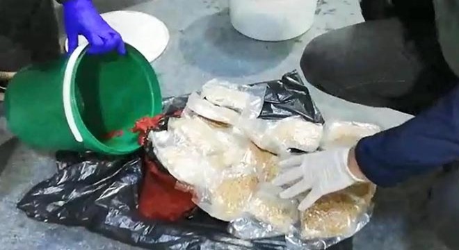 Salçanın içinden 20 bin 250 uyuşturucu hap çıktı