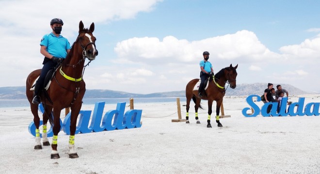 Salda Gölü nde güvenlik bu yıl da atlı jandarmaya emanet