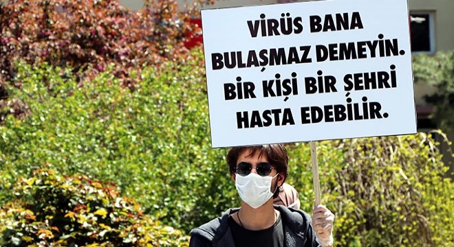Salgına dikkat çekmek için dövizlerle yürüdüler