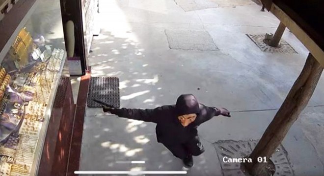 Salvador Dali maskesiyle soygun girişimi