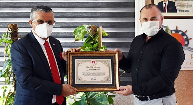 Şampiyon karateciden Başkan Topaloğlu'na ziyaret