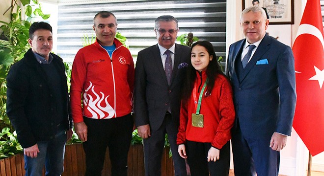 Şampiyon karateciden Topaloğlu'na ziyaret