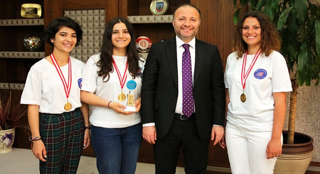 Şampiyon okçulardan Rektör Ünal'a ziyaret