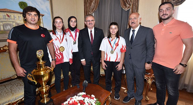 Şampiyonlardan Vali Karaloğlu'na ziyaret