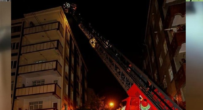 Şampiyonluk kutlamasında atılan havai fişek yangın çıkardı