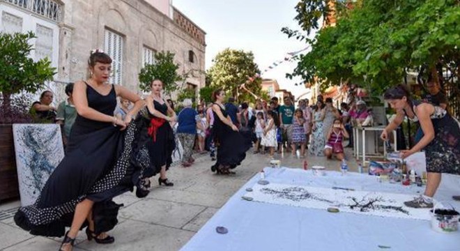 Sanat Kaleiçi'nin sokaklarında