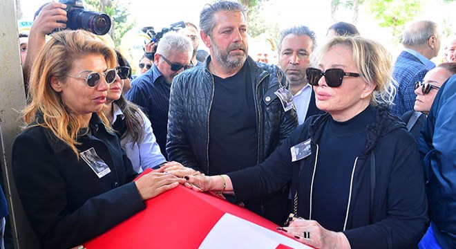 Sanatçı İlham Gencer son yolculuğuna uğurlandı