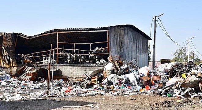 Sanayi sitesinde çıkan yangında 2 işyeri zarar gördü