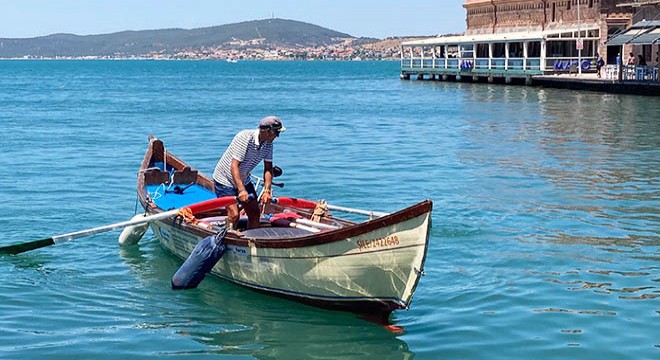 Sandalla 13 günlük yolculuğu Ayvalık'ta son buldu