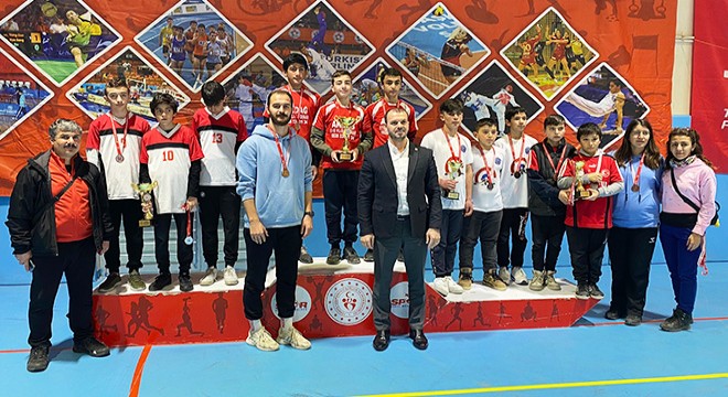 Sandıklı'da Floor Curling Turnuvası'nda il birincisi oldular