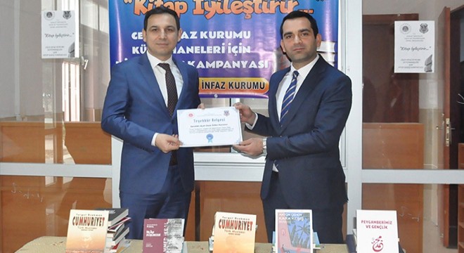 Sandıklı'da 'Kitap iyileştirir' kampanyası başladı