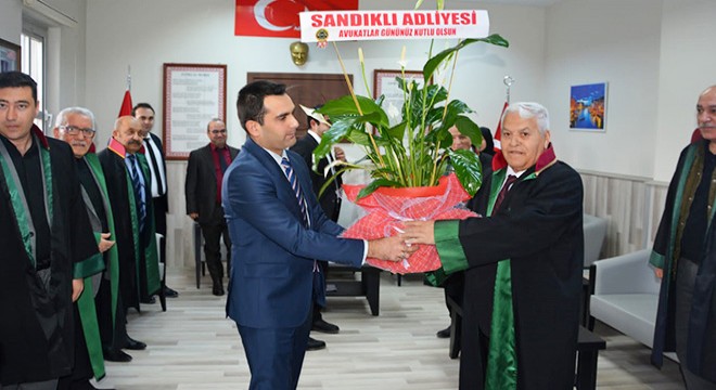 Sandıklı da Avukatlar Günü kutlandı