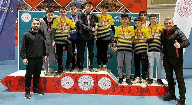 Sandıklılı öğrenciler madalyaları topladı