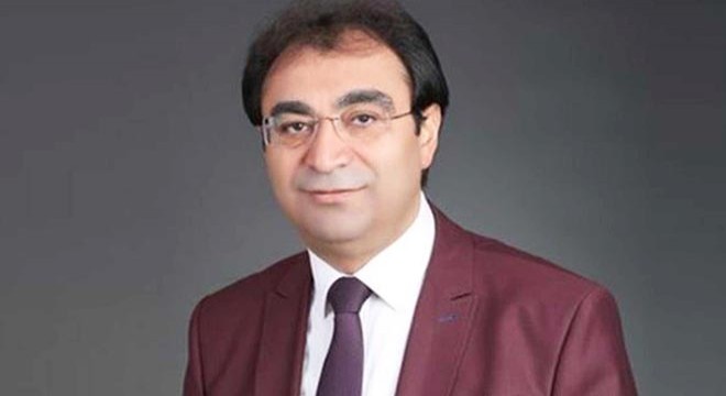 Sanık olduğu davaya cübbe ile katılan avukata uyarı