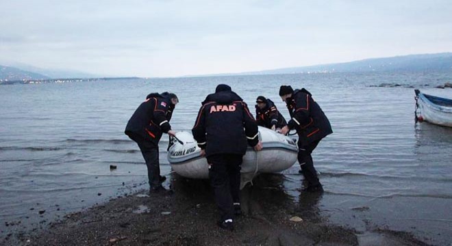 Sapanca Gölü'nde mahsur kalan 5 genç, kurtarıldı