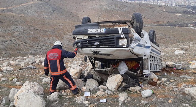 Şarampole devrilen kamyonetin sürücüsü öldü