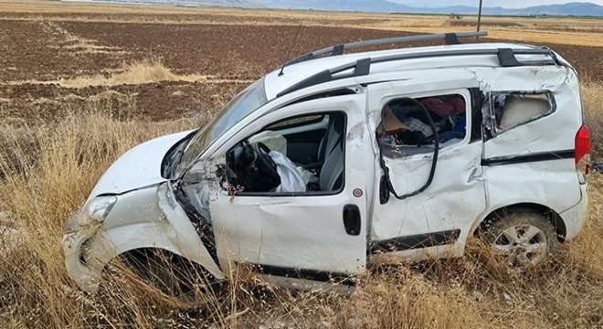 Şarampole düşen araçtaki 2 kişi yaralandı