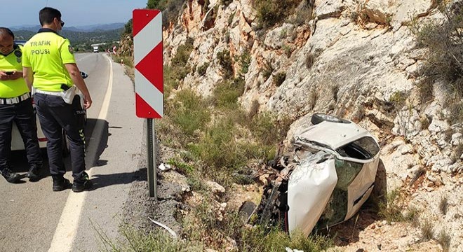 Şarampole yuvarlanan otomobilin sürücüsü yaralandı