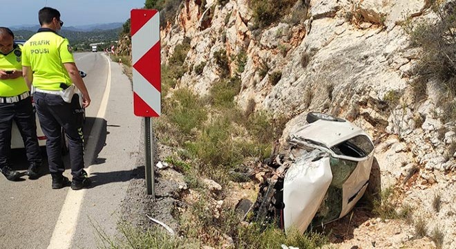 Şarampole yuvarlanan otomobilin sürücüsü yaralandı