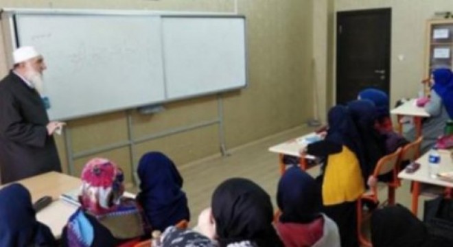 Sarıklı, takkeli, cübbeli eğitim...