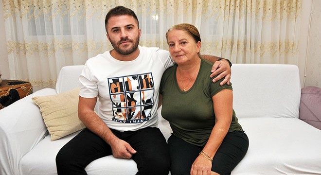 Şarkıcı Burcu Güneş'ten üvey annesine dava