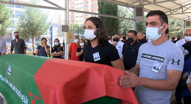 Şarkıcı Koray Avcı'nın babası son yolculuğuna uğurlandı