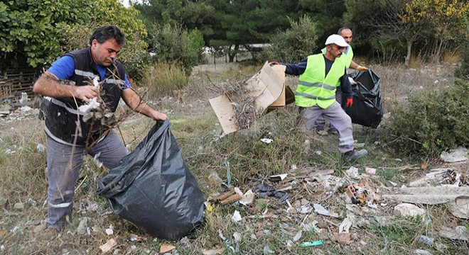 Sarnıç ta 15 kamyon moloz ve evsel atık toplandı