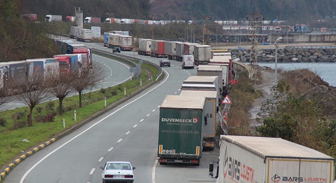 Sarp Sınır Kapısı'nda 29 kilometrelik TIR kuyruğu