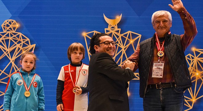 Satrancın şampiyonları ödüllerini aldı