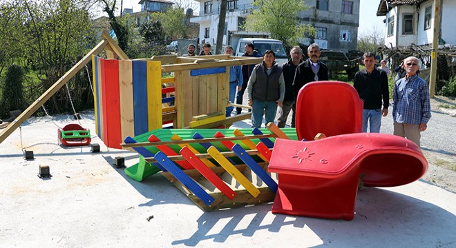 Seçimi kaybeden muhtarın çocuk parkını sökmesine tepki