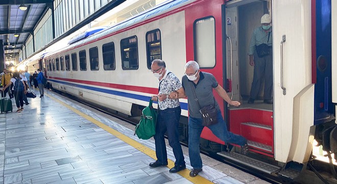 Seferleri yeniden başlayan Doğu Ekspresi Ankara'da