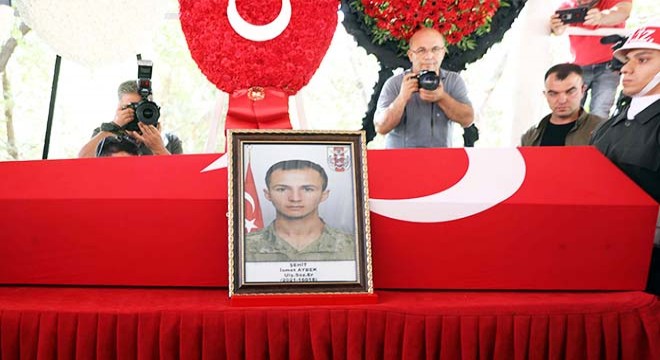 Şehit Sözleşmeli Er İsmet Aybek, son yolculuğuna uğurlandı